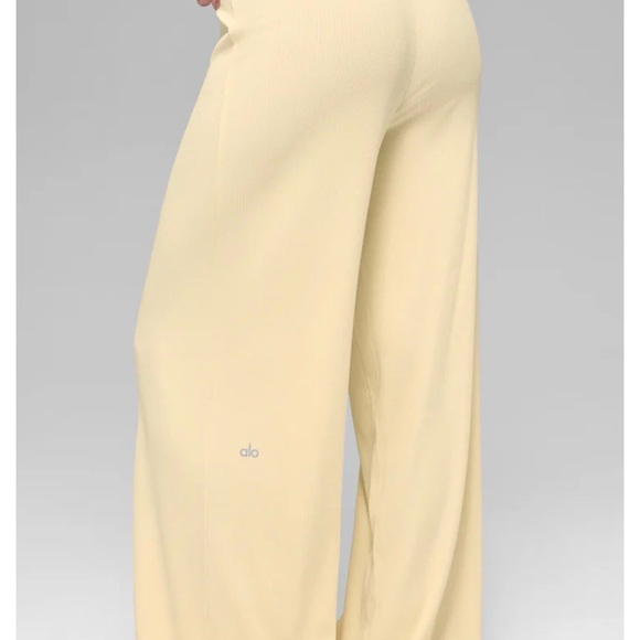 ALO Yoga Candlelight Dreamlight Lounge set - Picture 4 of 16